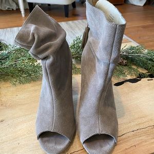 *SOLD* slouchy ankle peep toe booties